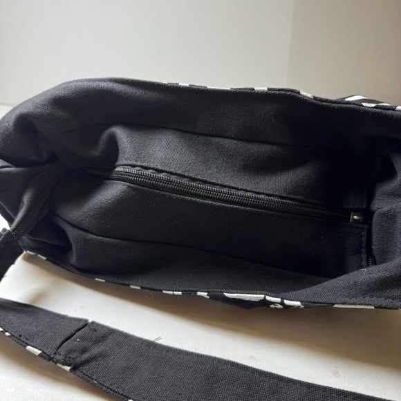 Robin Ruth Souvenir World Hobo Handbag - Picture 3 of 7